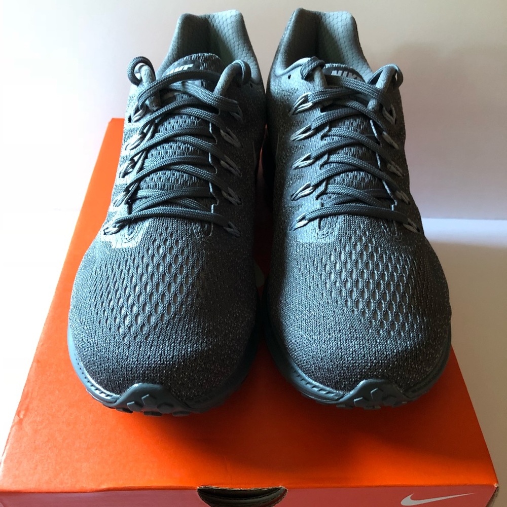 Nike Zoom Running Shoes Gray Size 9 Mens New NIB - Picture 2 of 8